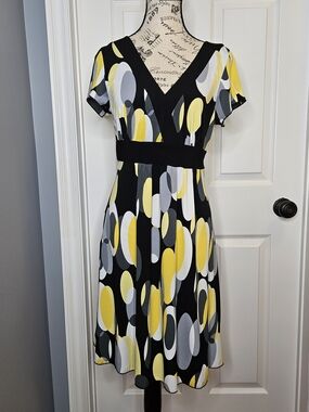 Jessica Black Yellow Geometric Print Empire Waist V-Neck Dress Short Sleeve L